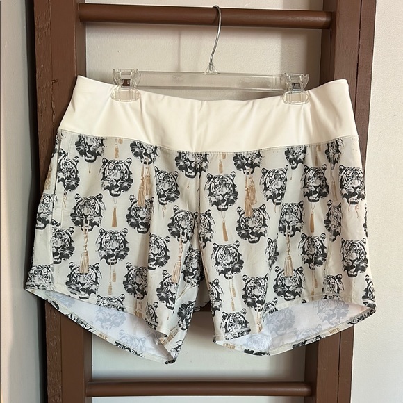 oiselle Pants - Oiselle Roga Coco Tiger Shorts